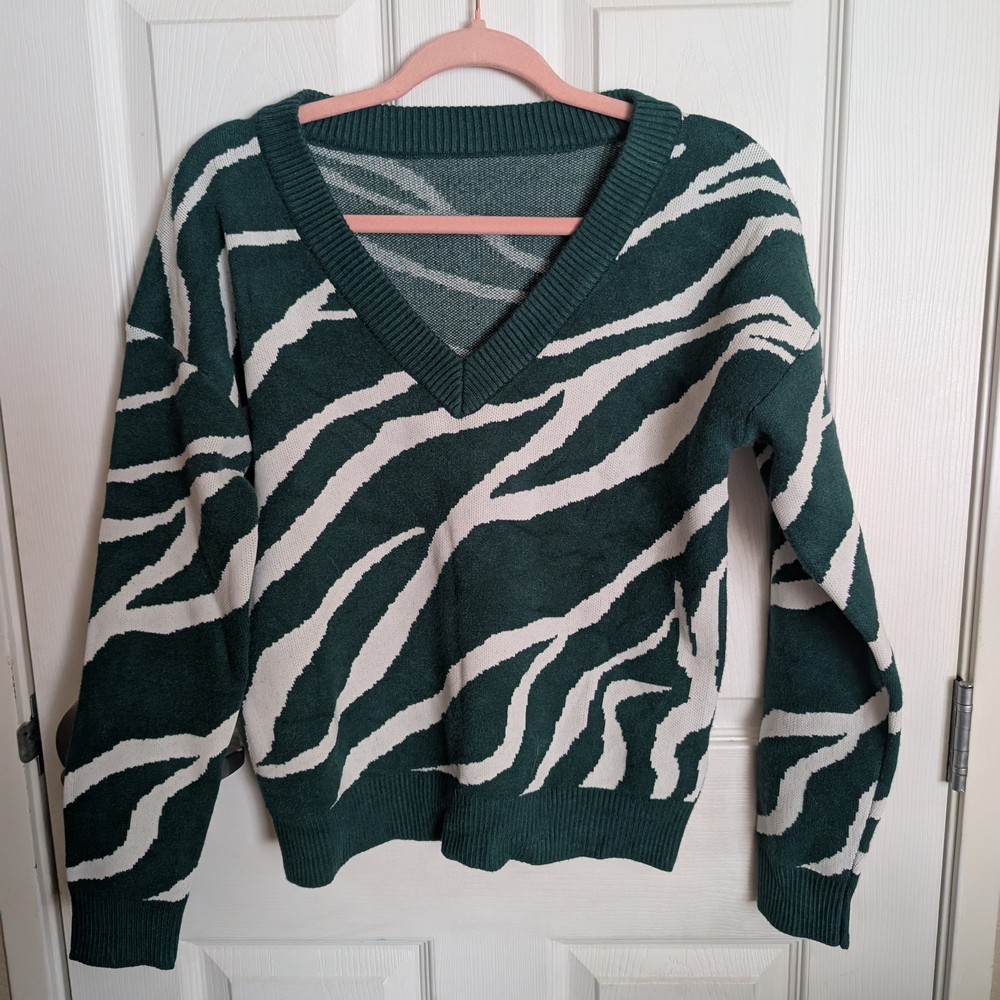 Green and White Zebra Print V-Neck Sweater